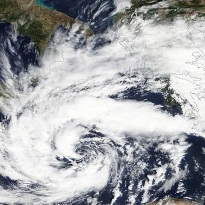 Meteo Vibonese, prende forma il ciclone mediterraneo che tra giovedì e venerdì potrebbe portare piogge torrenziali