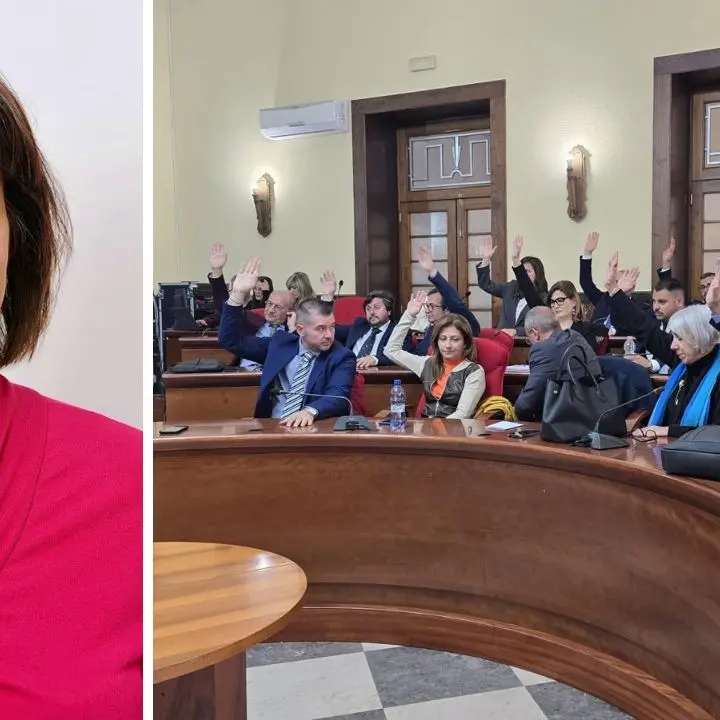 Sliding doors in Consiglio comunale, Romeo segna un punto: Mellea passa nel gruppo del Pd e lascia Console (e Alecci)