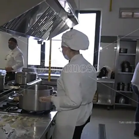 Parte dall'Alberghiero di Vibo una catena solidale per le famiglie in difficoltà - Video