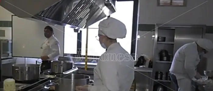 Parte dall'Alberghiero di Vibo una catena solidale per le famiglie in difficoltà - Video