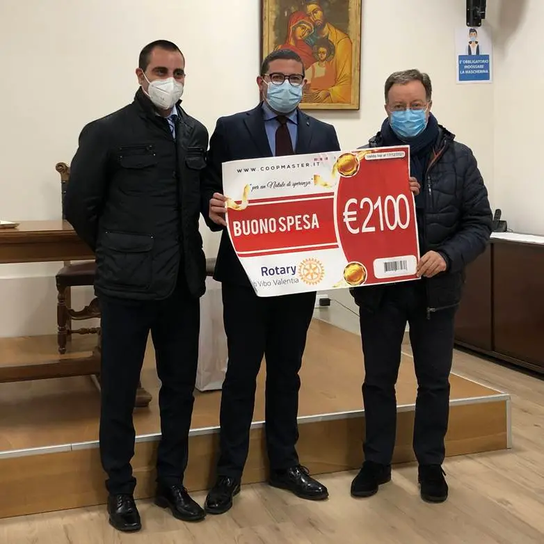 Oltre 2mila euro in buoni spesa dal Rotary di Vibo ai bisognosi