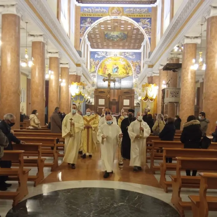 Lo sdegno del vescovo Renzo contro mafiosi e usurai: \"Sciacalli\"