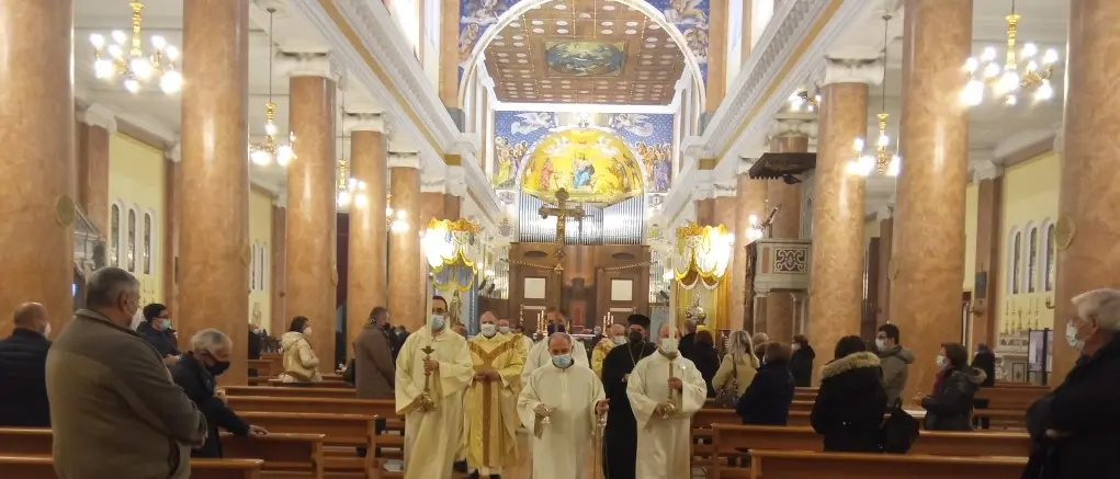 Lo sdegno del vescovo Renzo contro mafiosi e usurai: \"Sciacalli\"