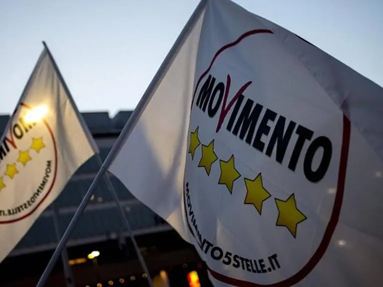 Stasi, dietro il silenzio del Movimento 5 Stelle c’è un retroscena sull’asse Roma-Calabria