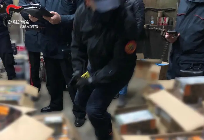 Maxi sequestro di fuochi pirotecnici a Soriano: denunciata una donna - Video