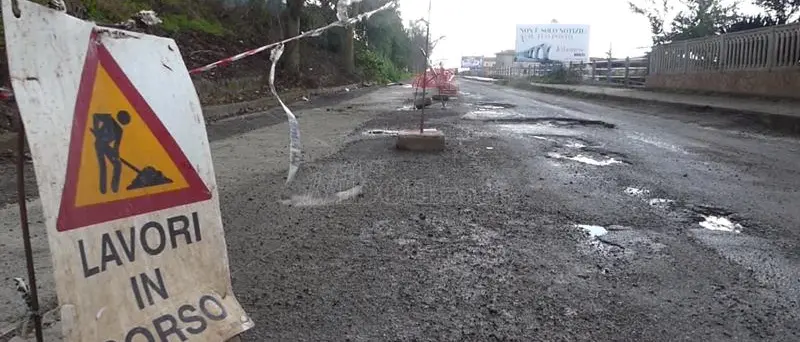 Buche, frane e allagamenti: l’apice del disastro sulle strade del Vibonese - Video