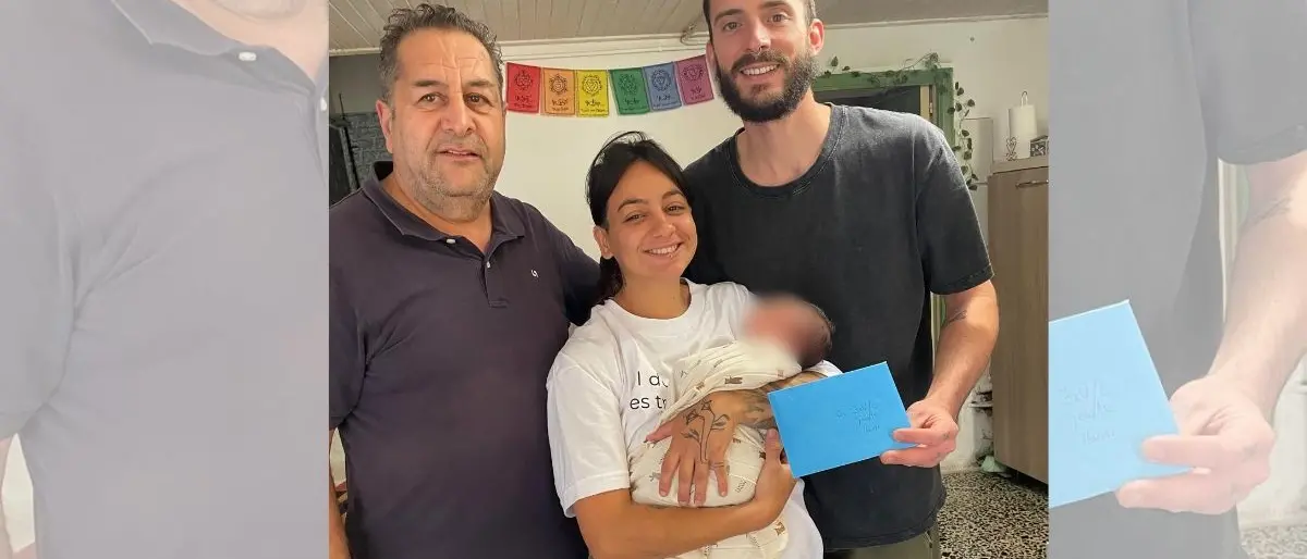 È nato Felipe, l’argentino di Comerconi: la comunità “adotta” il piccolo della coppia a cui avevano tagliato le ruote del camper