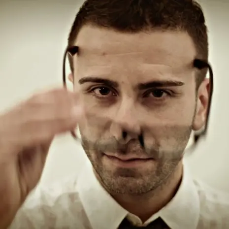 \"L’altro allo specchio\", il libro dello zambronese Ambrosi e i sogni dei ragazzi venuti da lontano