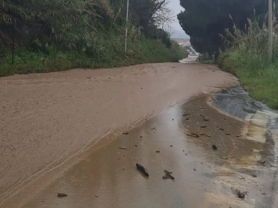 Tropea, il fosso San Pietro straripa e la strada per il porto diventa un fiume di fango. Piserà scrive al prefetto: «Serve un tavolo tecnico»
