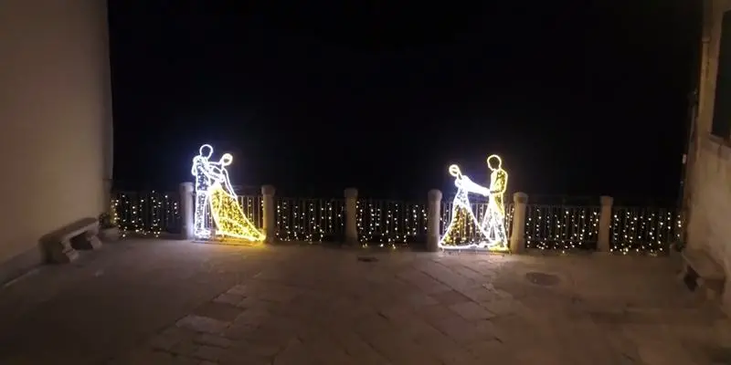 Tropea, Comune e associazioni riaccendono il Natale - Video