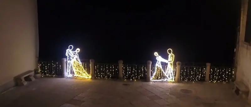 Tropea, Comune e associazioni riaccendono il Natale - Video