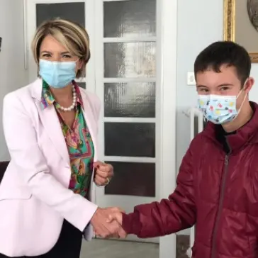 L'arte di Lorenzo sul libro dedicato a Rodari: «Usciremo a riveder le stelle»