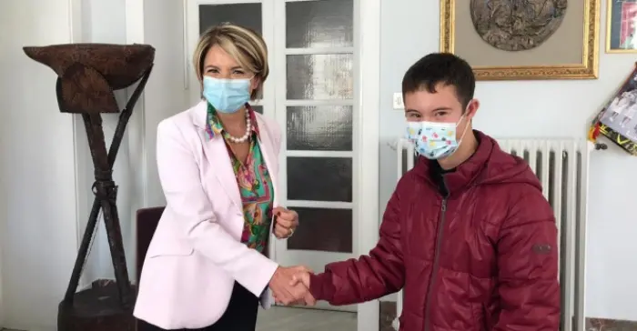 L'arte di Lorenzo sul libro dedicato a Rodari: «Usciremo a riveder le stelle»