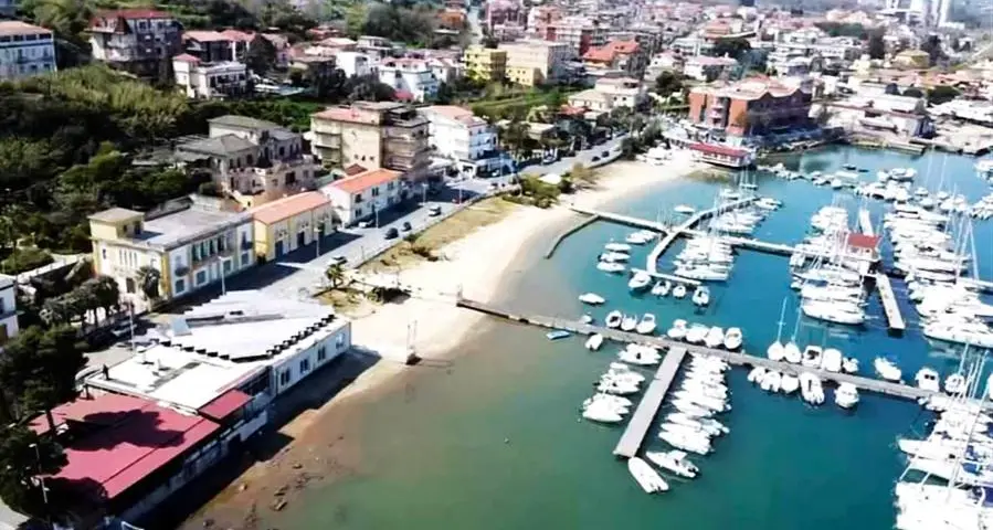 Vibo Marina, via Emila senz’acqua da dieci giorni:\u00A0disagi per residenti, turisti e commercianti\n