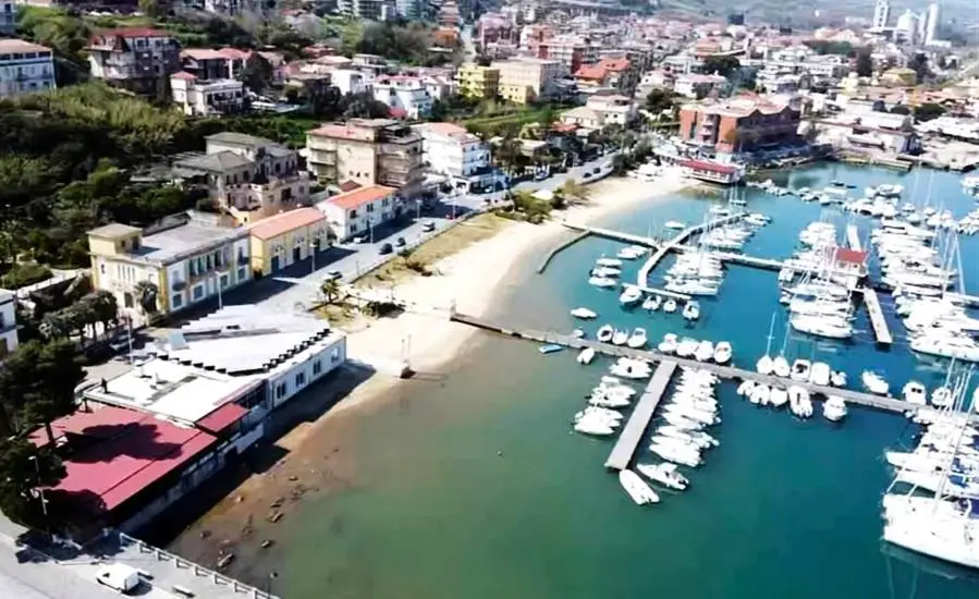 Vibo Marina, via Emila senz’acqua da dieci giorni:\u00A0disagi per residenti, turisti e commercianti\n