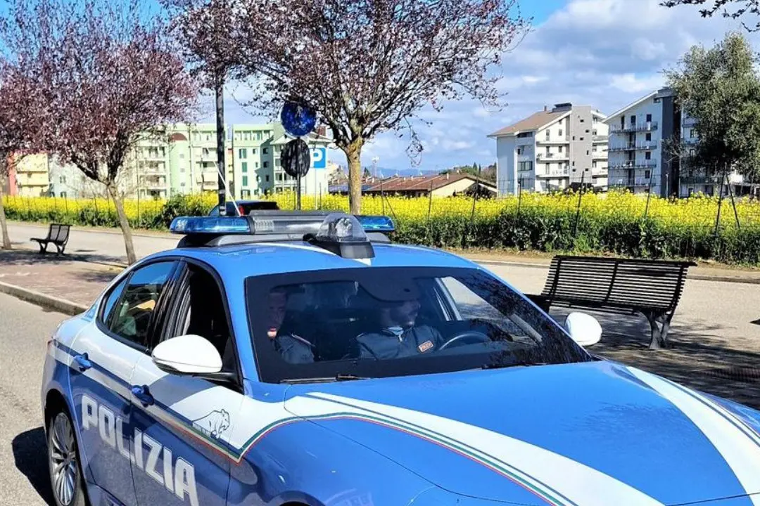 <p>Vibo, furto al supermercato: due 39enni fermati con coltelli e arnesi da scasso. In estate oltre <span style=\"color:hsl(0, 75%, 60%);\">41mila persone controllate</span></p>