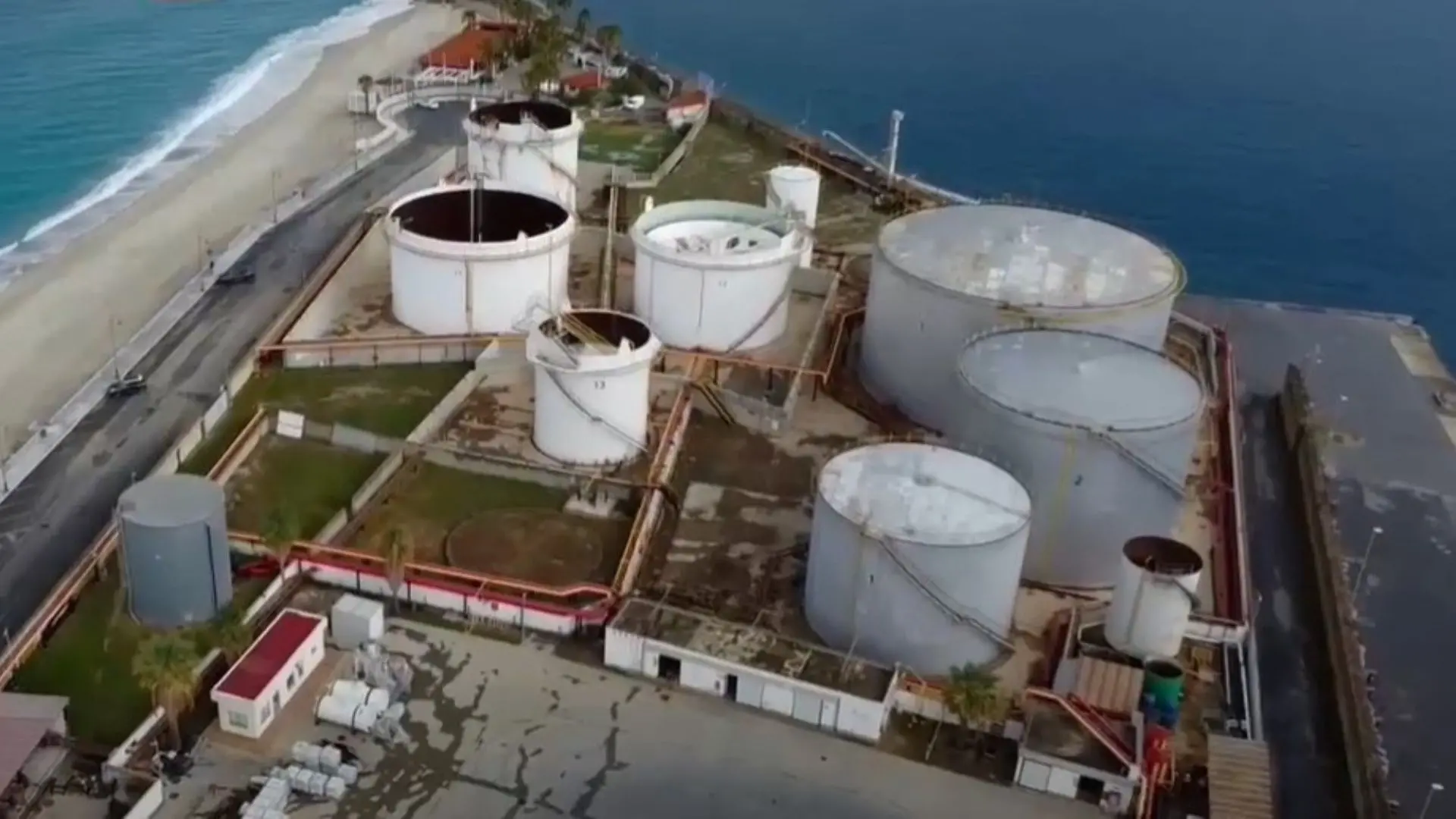 Vibo Marina, pubblicato l'avviso per il rinnovo della concessione ventennale a Meridionale Petroli: scatta il conto alla rovescia per opporsi, ma è già tardi