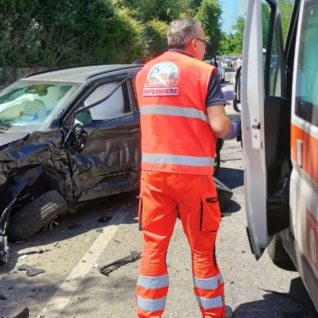 Incidente a Sant'Onofrio, scontro frontale tra due auto: 4 feriti tra cui un bimbo di un anno
