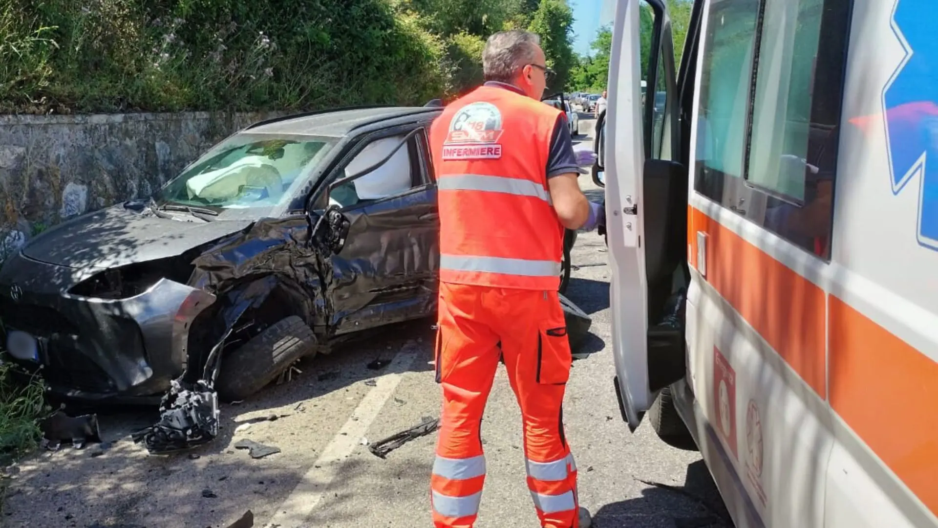 Incidente a Sant'Onofrio, scontro frontale tra due auto: 4 feriti tra cui un bimbo di un anno