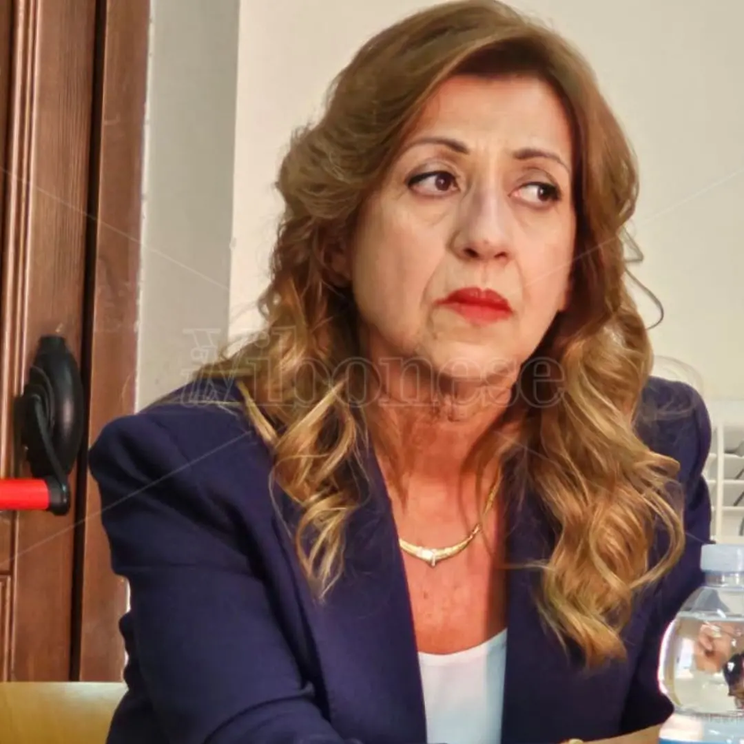 Briatico, Marisa Manzini si emoziona presentando il suo primo romanzo ispirato a Tita Buccafusca: «Non riuscii a salvarla»