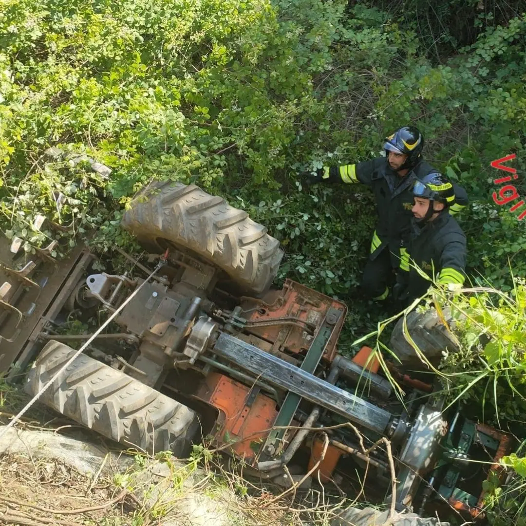 Tragedia a Ricadi, si ribalta col trattore e muore: stava effettuando lavori in campagna a Orsigliadi