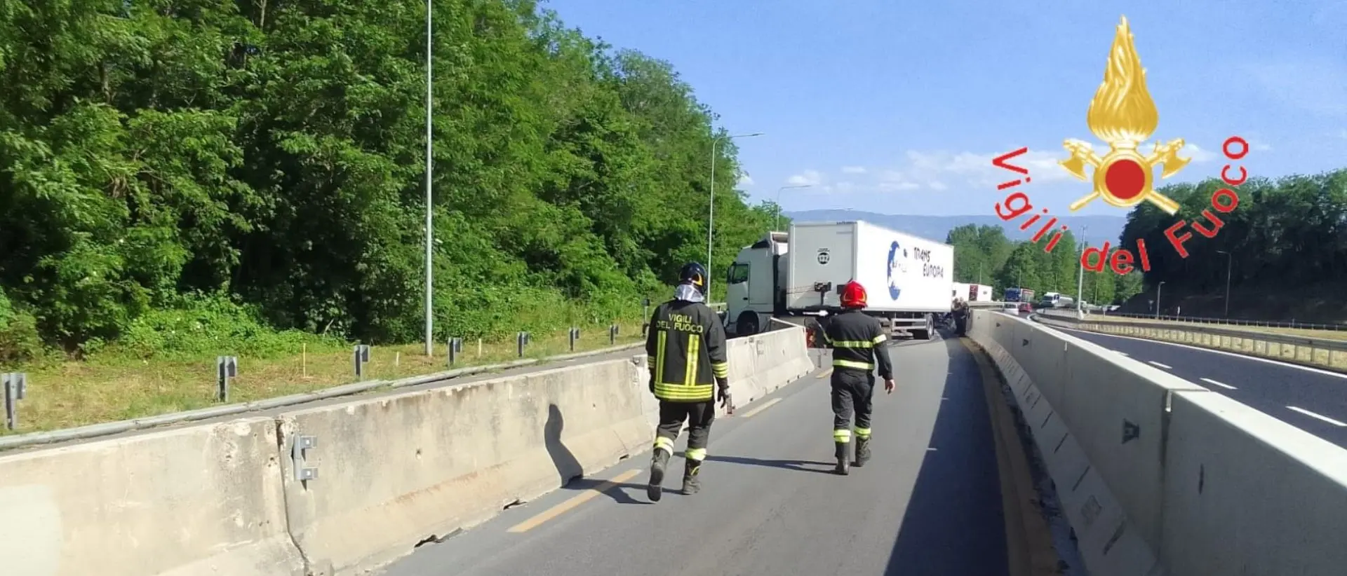 Incidente in autostrada tra un autotreno e un minibus della Polizia: 6 agenti feriti e trasportati in ospedale a Vibo