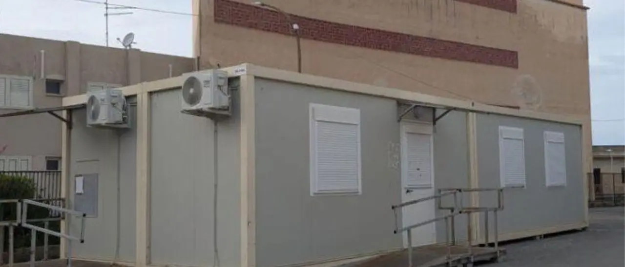 La Posta di Tropea ancora nel container: bancomat fuori uso, caldo asfissiante e rumore ininterrotto per residenti e villeggianti - VIDEO