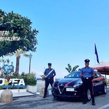Tropea, ritirate 8 patenti e sequestrato un tirapugni: il bilancio dei carabinieri dopo una notte di controlli