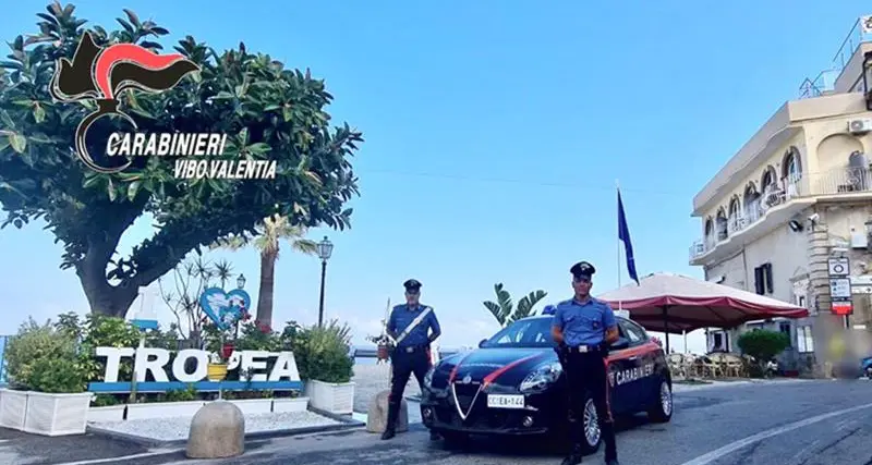 Mala movida a Tropea, rissa a colpi di coltello nei pressi di una paninoteca: intervengono i carabinieri, tutte identificate le persone coinvolte\n
