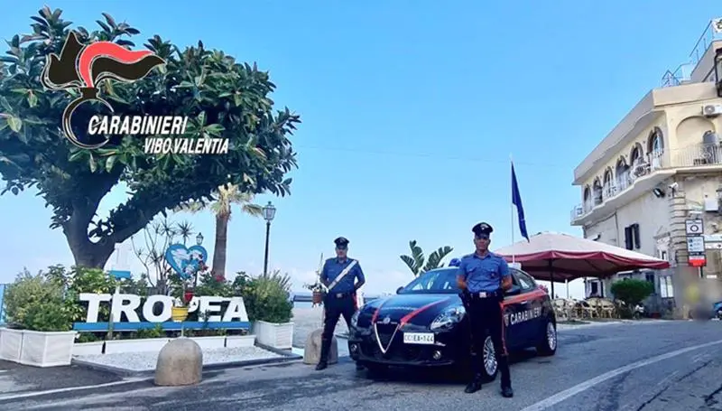 Tropea, ritirate 8 patenti e sequestrato un tirapugni: il bilancio dei carabinieri dopo una notte di controlli