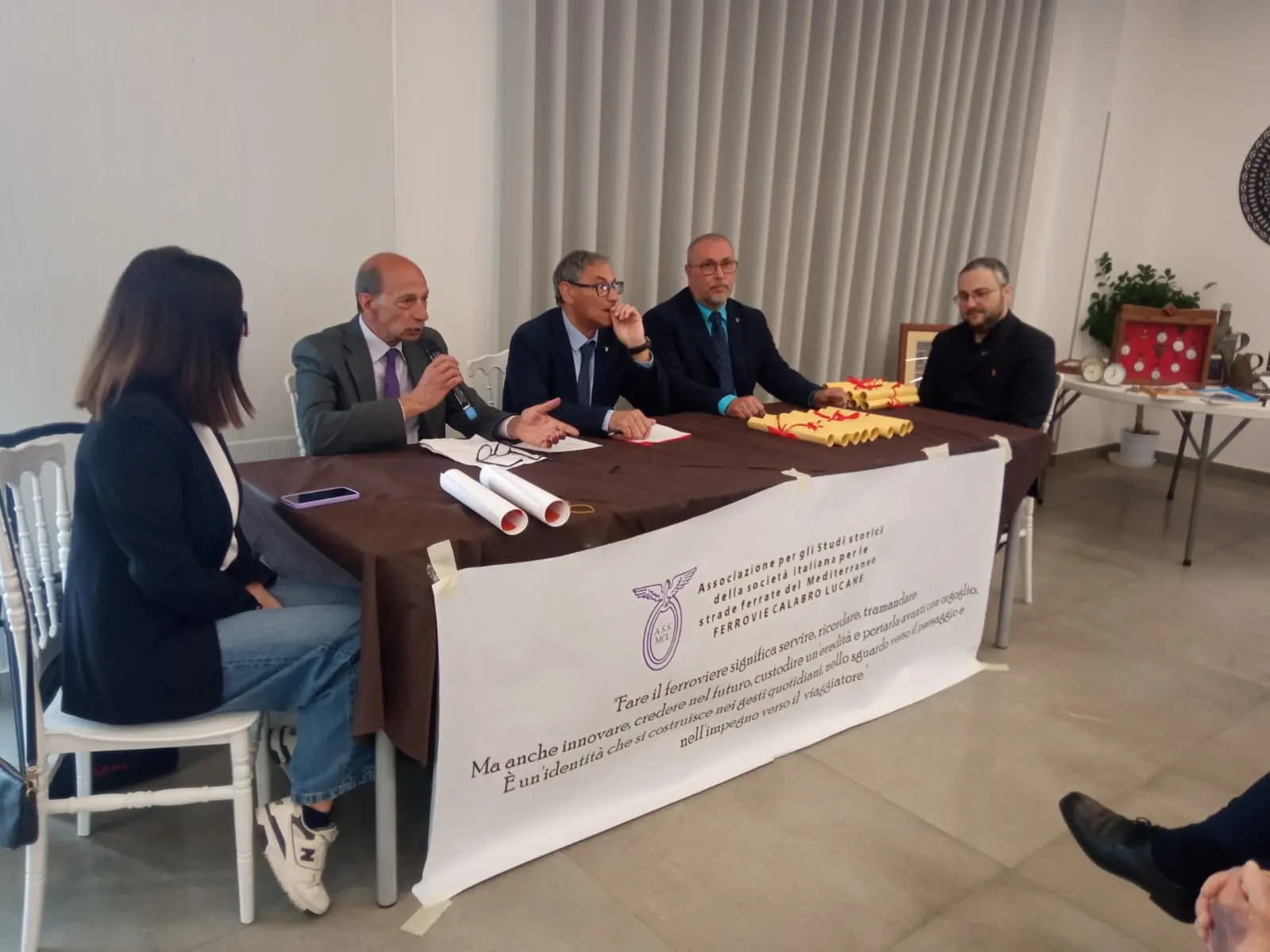 Ferrovie Calabre Lucane, a Mileto la cerimonia di premiazione dei “magnifici nonni” dell’ex azienda simbolo: i nomi