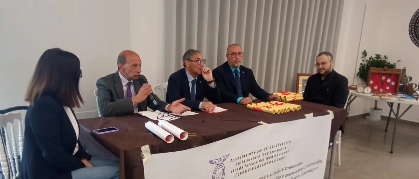 Ferrovie Calabre Lucane, a Mileto la cerimonia di premiazione dei “magnifici nonni” dell’ex azienda simbolo: i nomi