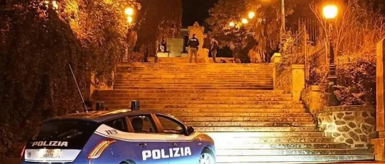 Rissa a colpi di bottiglie e sedie nel centro di Vibo, salgono a 13 i denunciati: la Questura emette altri 4 provvedimenti di pubblica sicurezza
