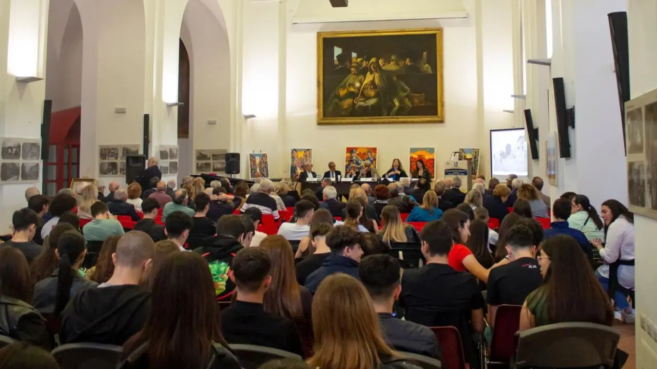 Al Valentianum un incontro tra generazioni per riscoprire l’identità di Vibo: successo per l’iniziativa di Ali di Vibonesità