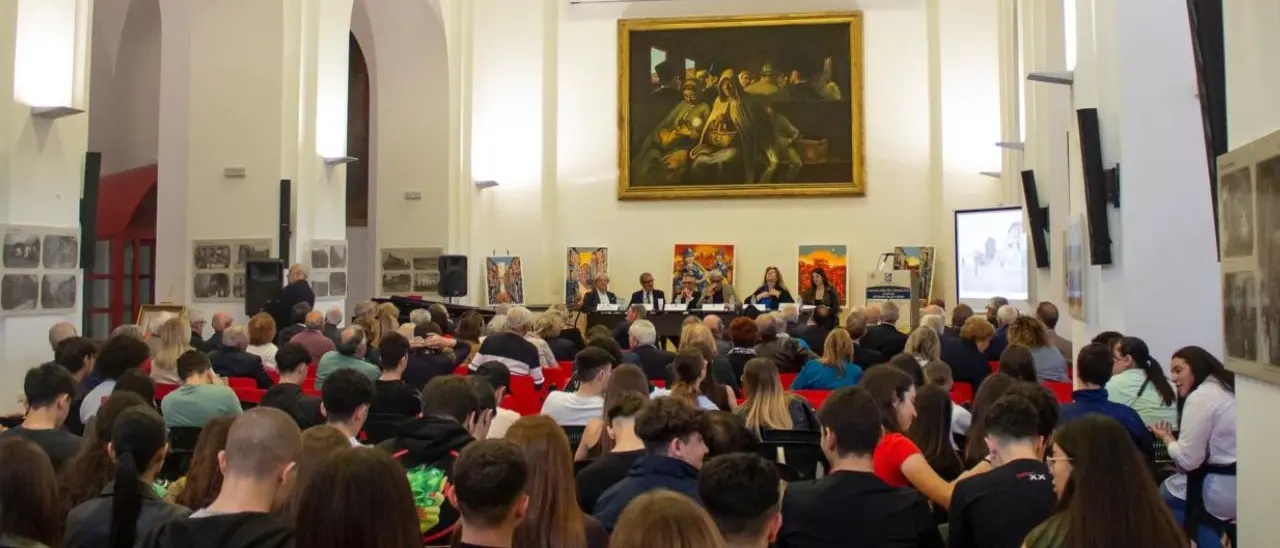 Al Valentianum un incontro tra generazioni per riscoprire l’identità di Vibo: successo per l’iniziativa di Ali di Vibonesità