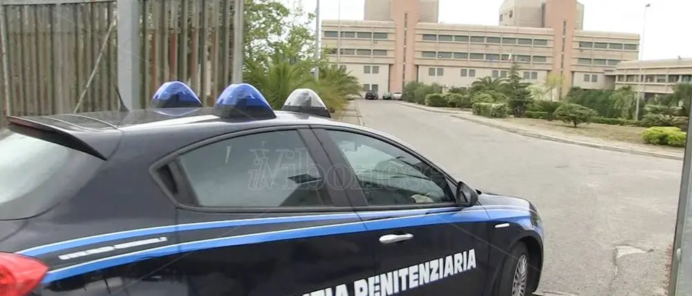 Vibo Valentia, ispettore aggredito in carcere: il sindacato lancia l’allarme\n