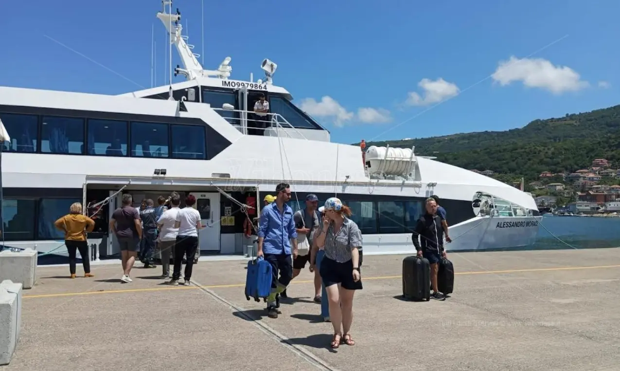 Vibo Marina, un innovativo aliscafo ibrido (amico dell'ambiente) per i collegamenti con le Isole Eolie e Milazzo
