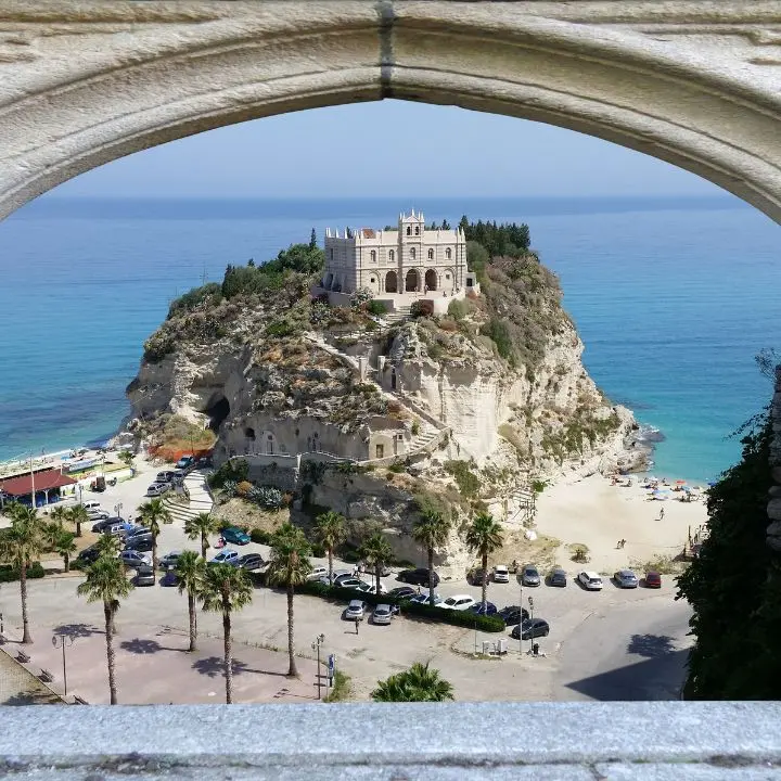 Tropea sposa del mare: gli studenti dell'Istituto Galluppi protagonisti all'Aqua Film Festival 2025
