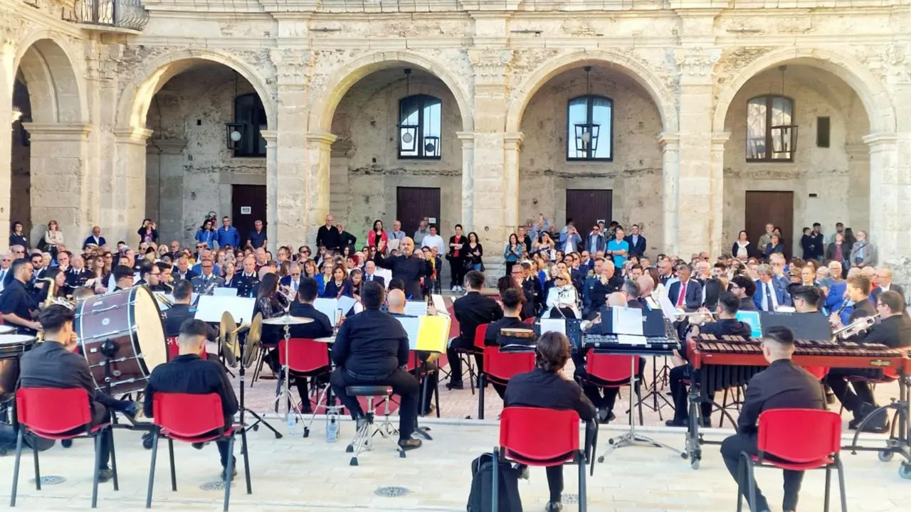 Vibo, la Festa della Repubblica si chiude con il concerto nell'ex Collegio dei Gesuiti. Il prefetto Colosimo: «Bisogna custodire il fuoco, non venerare le ceneri»