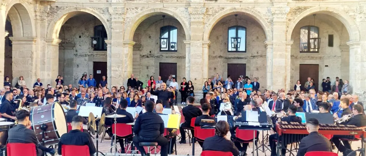 Vibo, la Festa della Repubblica si chiude con il concerto nell'ex Collegio dei Gesuiti. Il prefetto Colosimo: «Bisogna custodire il fuoco, non venerare le ceneri»
