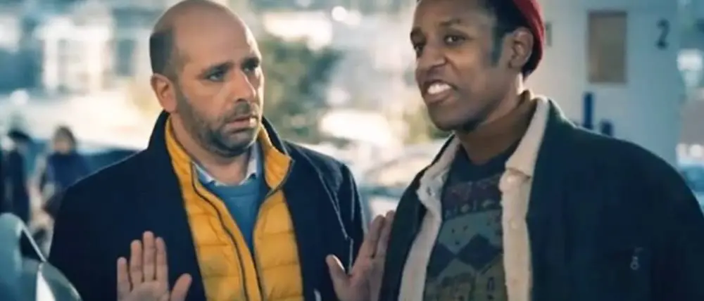 «Sbarco a Vibo? Meglio tornare in Africa», la battuta di Zalone fa sorridere e riflettere