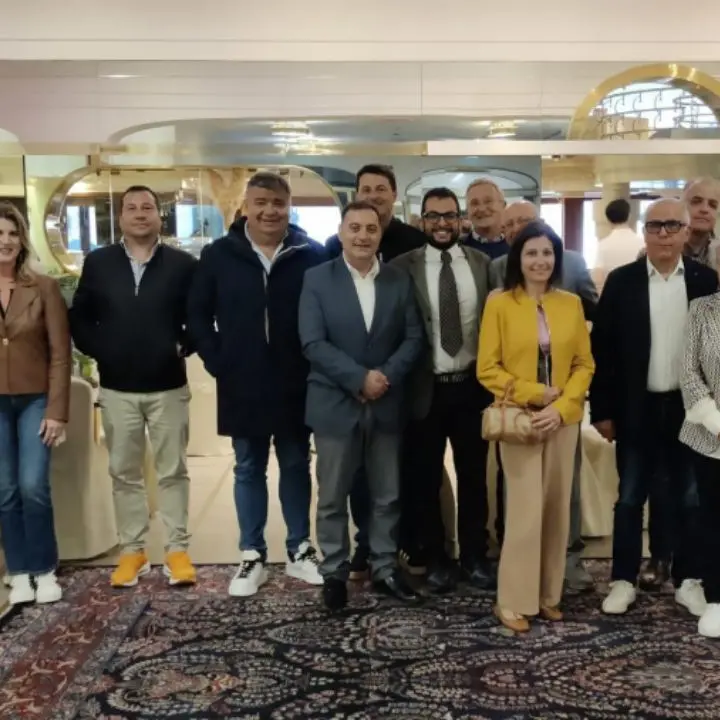 Domenico Console incrementa il suo attivismo politico anche fuori dal Consiglio comunale e fonda l'associazione ''Idea Calabria nuova''