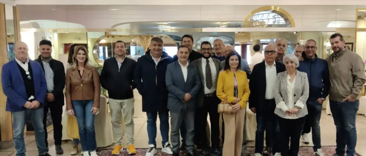 Domenico Console incrementa il suo attivismo politico anche fuori dal Consiglio comunale e fonda l'associazione ''Idea Calabria nuova''