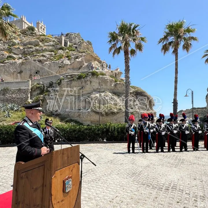 La bellezza di Tropea esalta l’orgoglio del Vibonese per l’Arma dei Carabinieri: la festa per i 211 anni in uno scenario da film