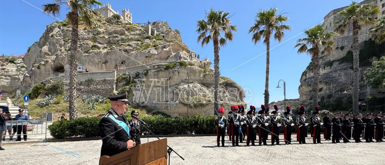 La bellezza di Tropea esalta l’orgoglio del Vibonese per l’Arma dei Carabinieri: la festa per i 211 anni in uno scenario da film