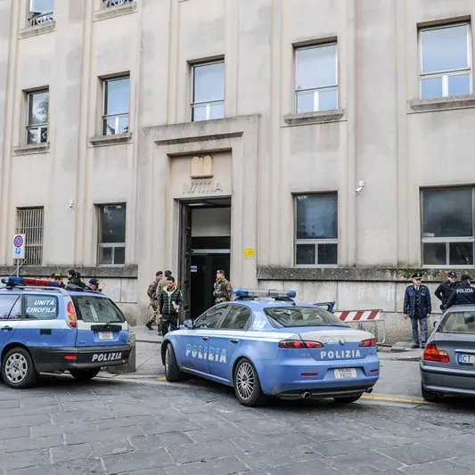 In Tribunale a Vibo con coltello in borsa, donna scoperta dagli agenti della Cosmopol