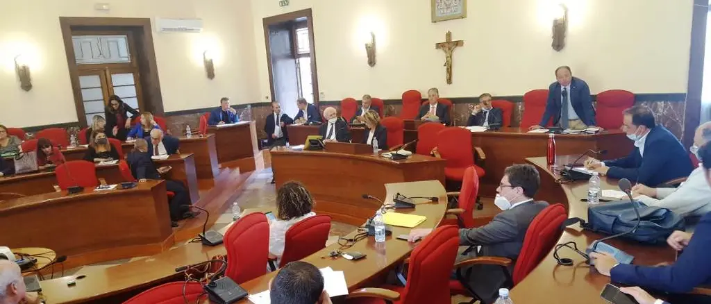 Comune: in Consiglio i rapporti con il Sistema e i fondi per Vibo Capitale del libro
