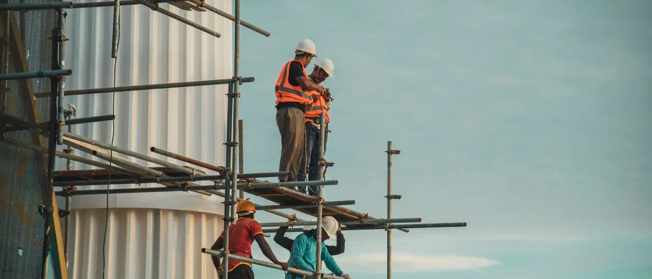 Stop al lavoro in campi e cantieri nelle ore più calde: Occhiuto firma l’ordinanza regionale