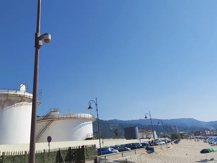 Serbatoi a Vibo Marina, l’incubo della nuova legge che può inibire le attività commerciali. Romeo: «L’obiettivo resta la delocalizzazione»