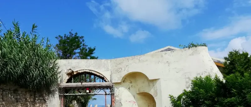 Briatico, viaggio nel degrado dalla zona marina al centro abitato